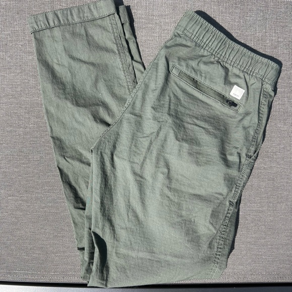 Vuori Rip Stop pants in Green - Picture 1 of 3